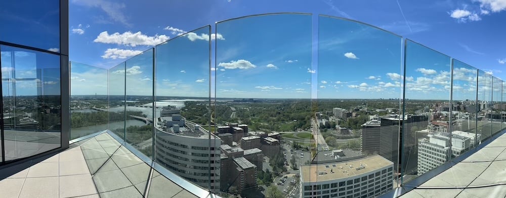 La terrasse de The View of DC de la CEB Tower à Arlington, pour une vue sur Washington et Arlington